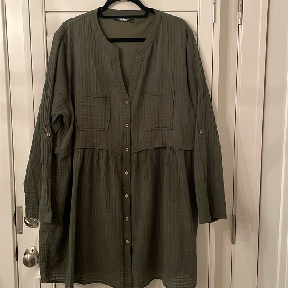 Andree by Unit Plus Size dark olive textured gauze lined tunic top EUC